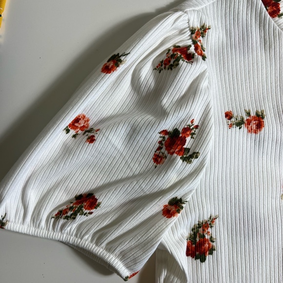 Puffy sleeve T-Shirt - Picture 2 of 3